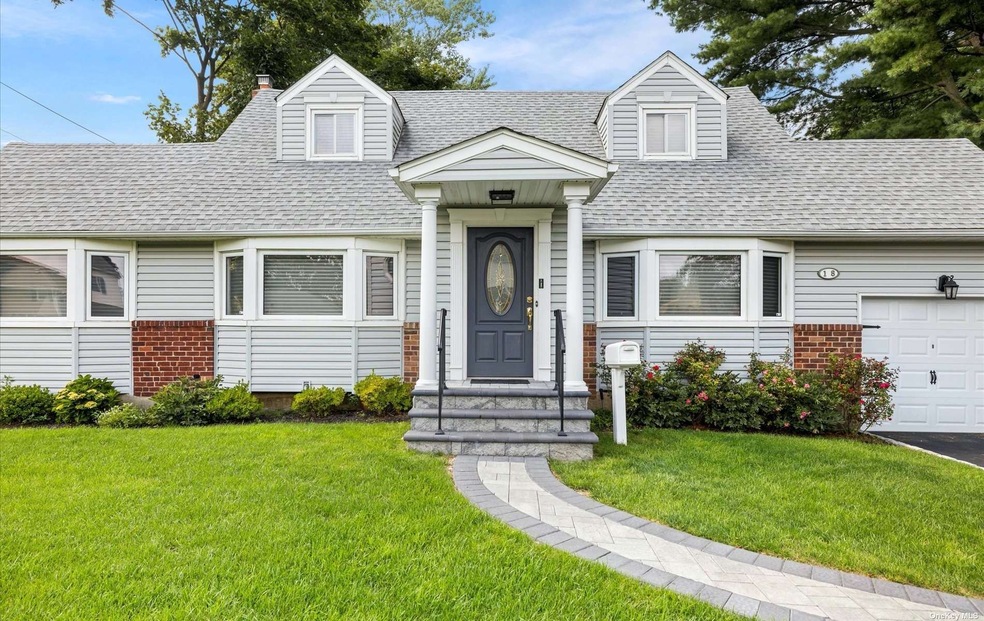 18 Ruth Blvd, ComMacK, NY 11725 - photo 1