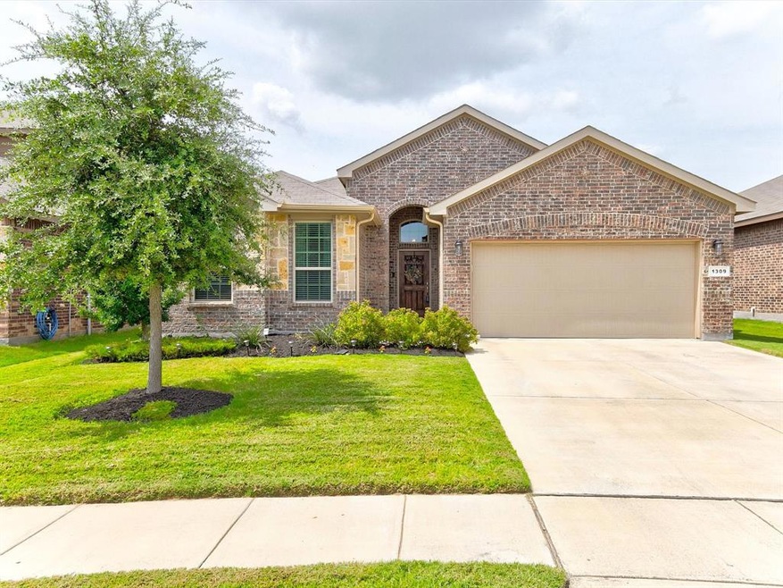 1309 Glen Ct, Weatherford, TX 76087 - photo 1