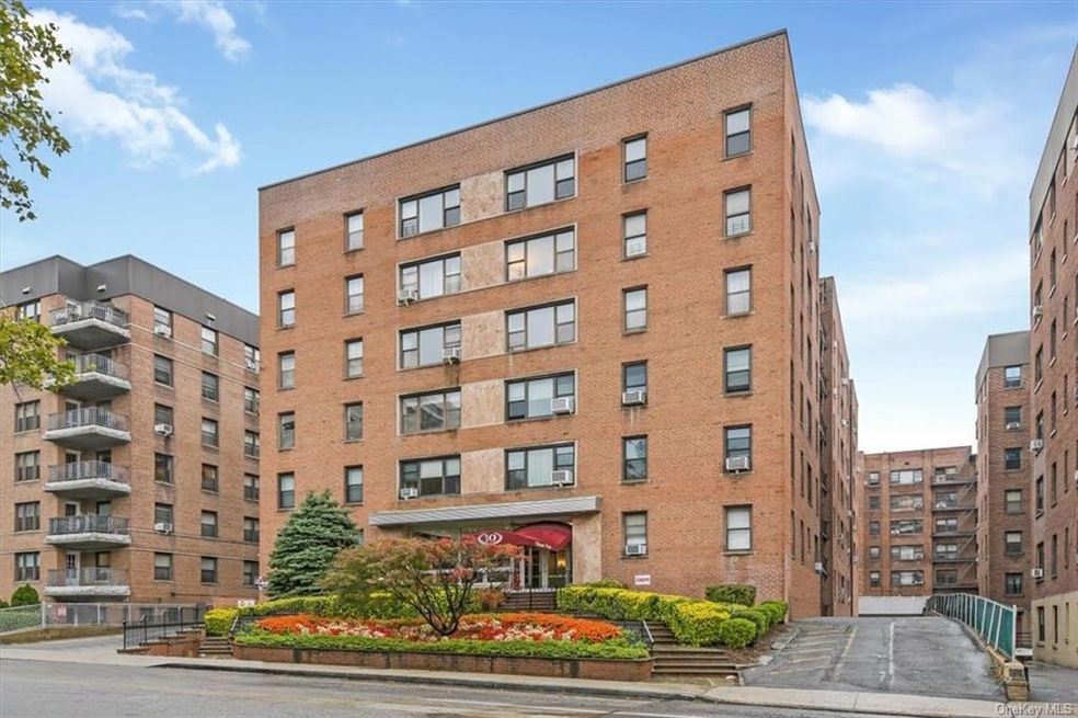 Tibbets Park unit 2E, White Plains, NY 10601 - photo 1