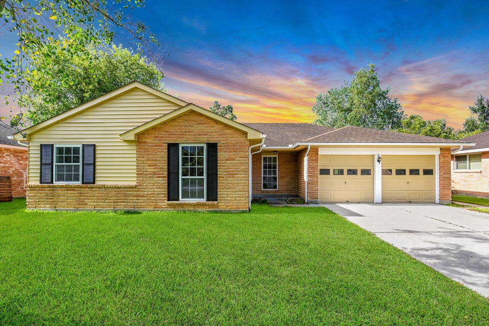 312 Stratmore - Traditional home with only one owner since 1965 and took incredible pride in ownership. This home was well loved and well cared for. Ready for new memories.