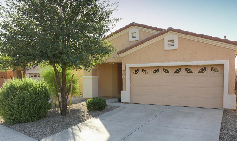 2227 E Stone Stable Dr, Tucson, AZ 85737 - photo 1