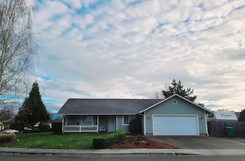 2926 Galaxy Way, Grants Pass, OR 97527 - photo 1