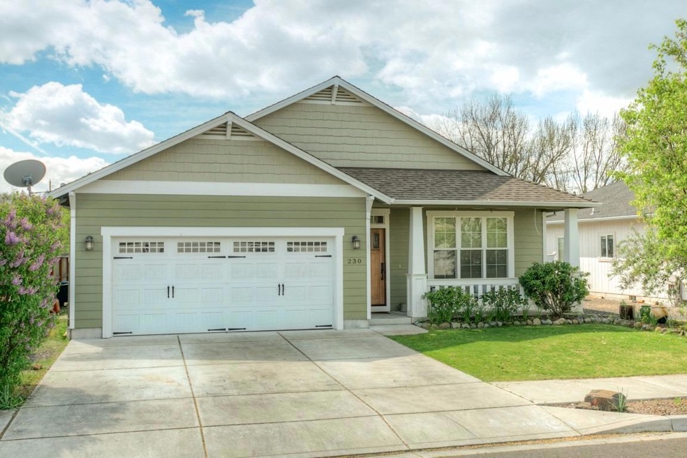 230 Aurora Ln, Central Point, OR 97502 - photo 1