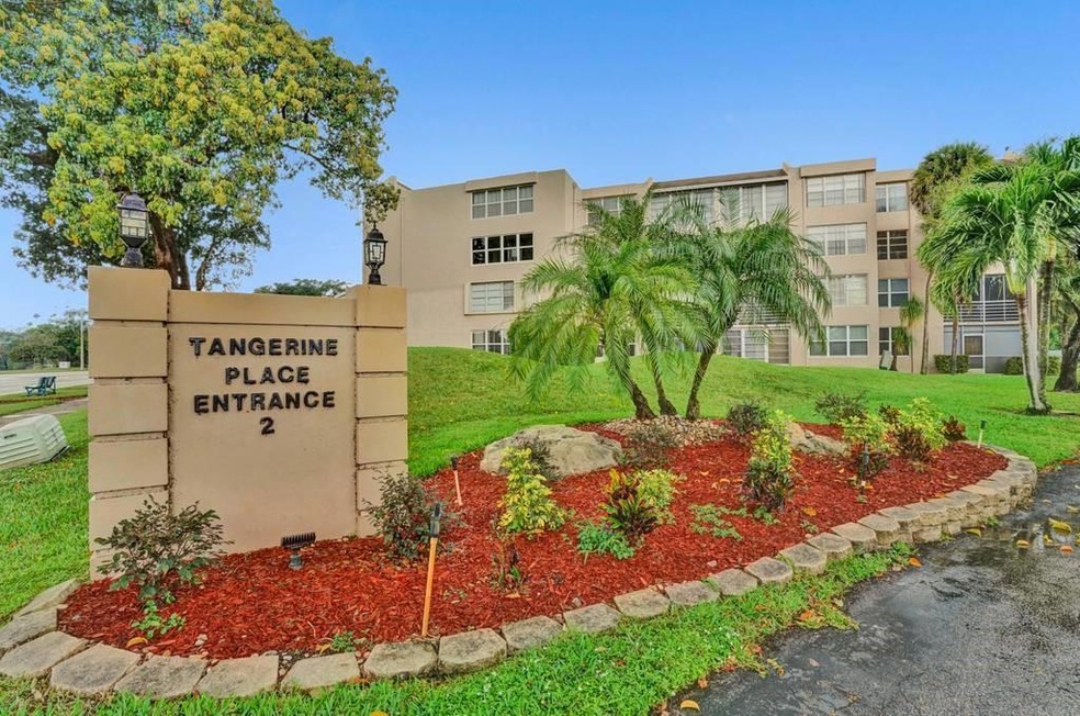 9480 Tangerine Place unit 306, Davie, FL 33324 - photo 1