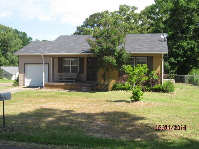 1230 White St, McComb, MS 39648 - photo 1