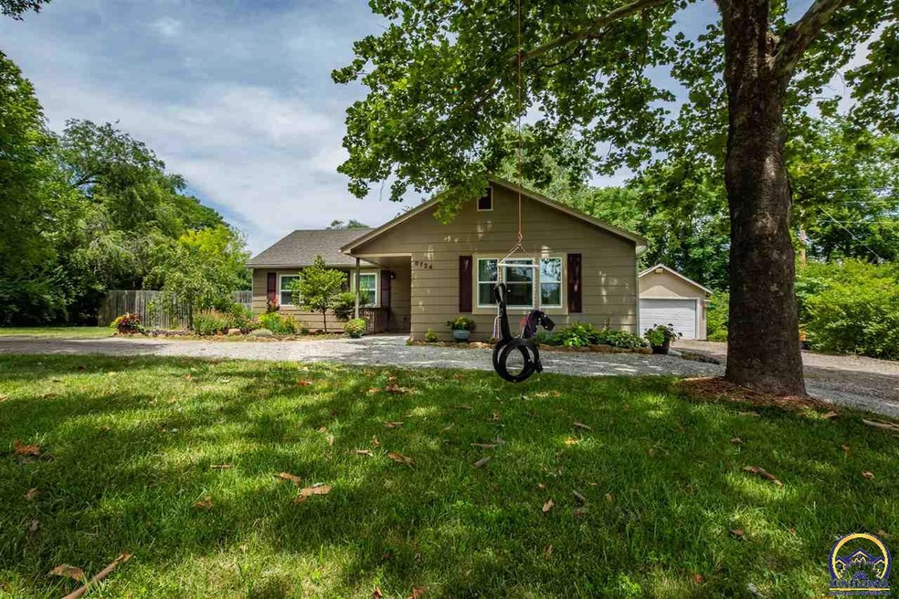 8724 SW 10th Ave, Topeka, KS 66615 - photo 1