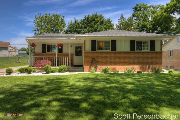 1626 Carlton Ave NE, Grand Rapids, MI 49505 - photo 1