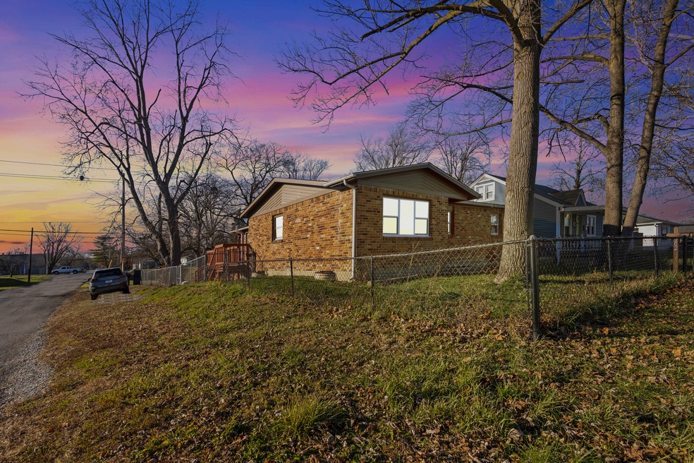 202 N 4th Ave, Beech Grove, IN 46107 - photo 1