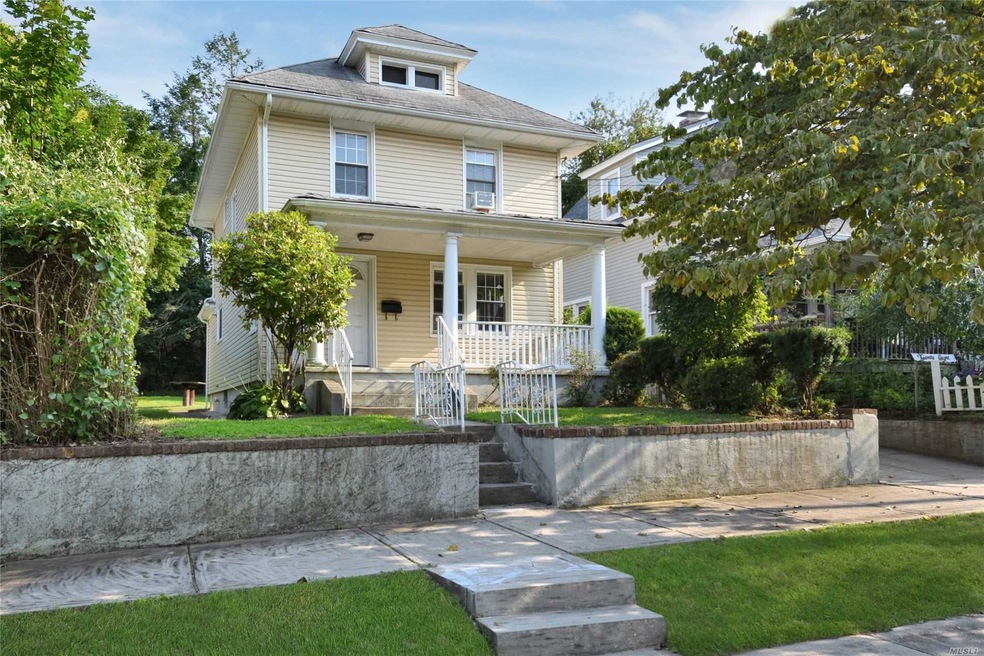 30 North Rd, Great Neck, NY 11024 - photo 1