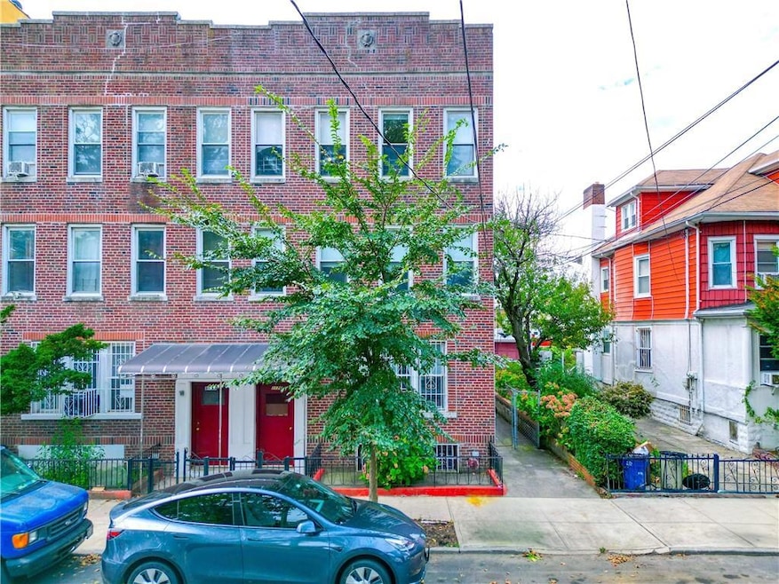 For Sale $1,299,000 • Co-Listing Agent