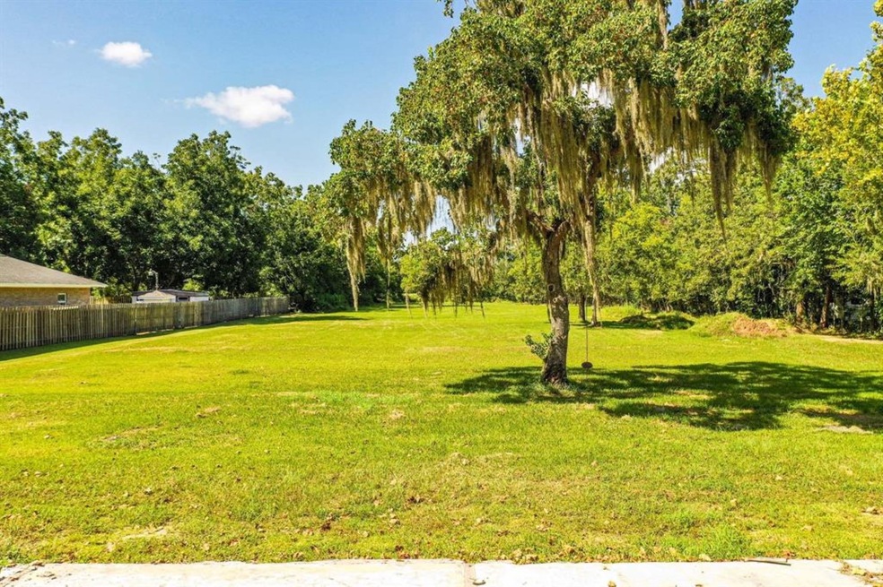 314 Red Oak St, Brazoria, TX 77422 - photo 1