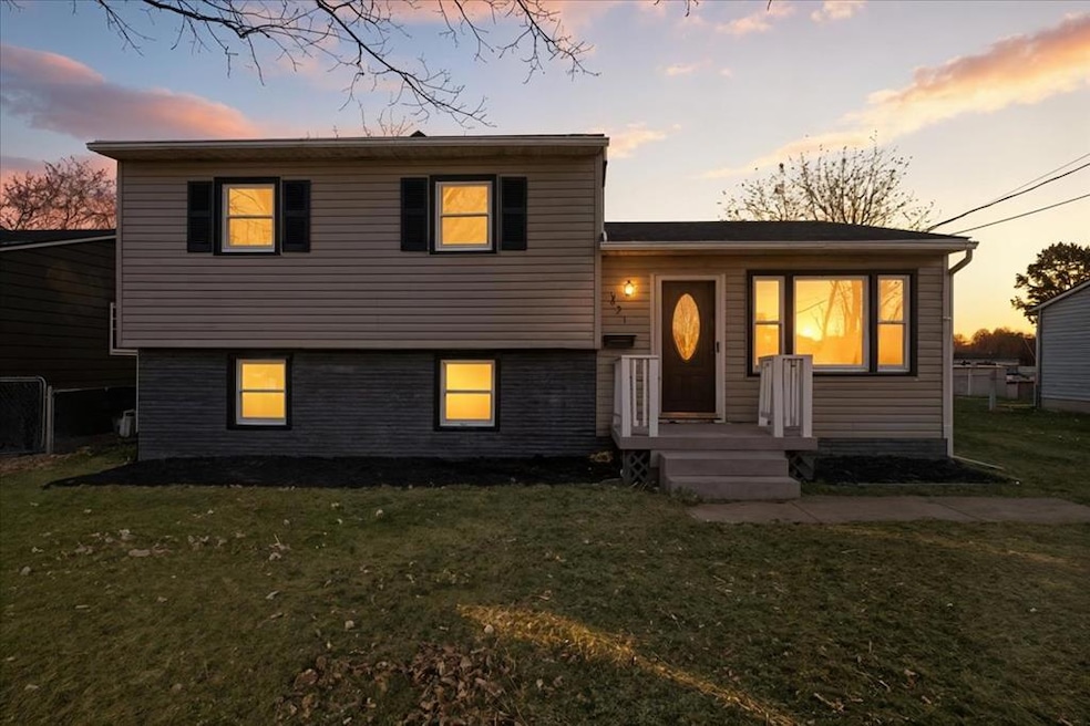 621 Larwill St, Crestline, OH 44827 - photo 1