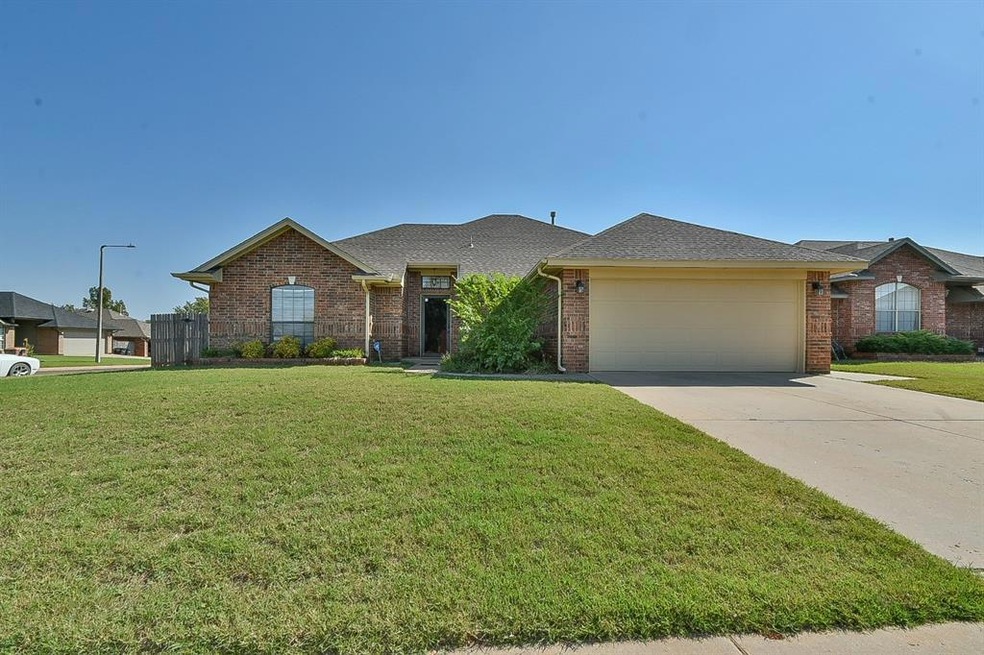 628 Madeline Ln, Moore, OK 73160 - photo 1