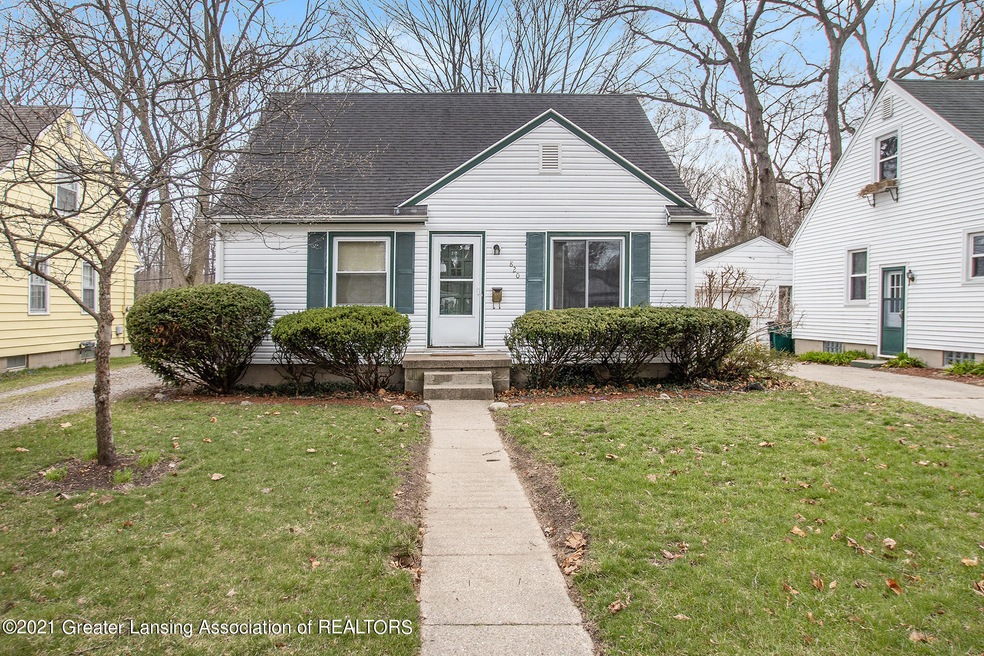 820 S Dexter Dr, Lansing, MI 48910 - photo 1