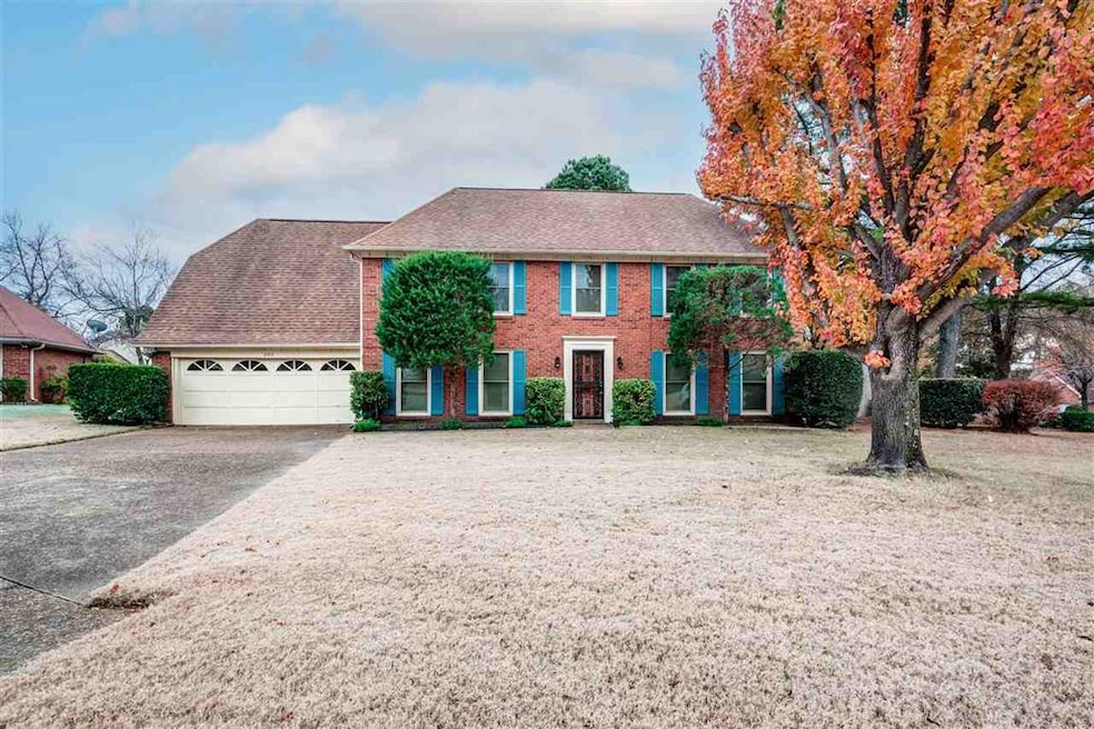 New architectural roof, spacious level lot over a 