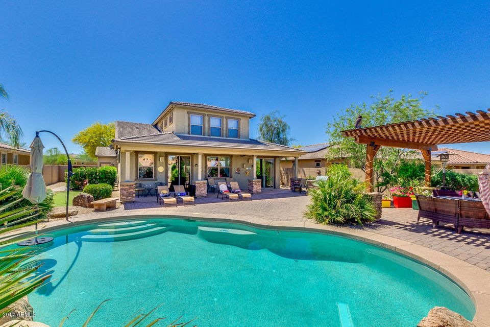 Resort-like yard