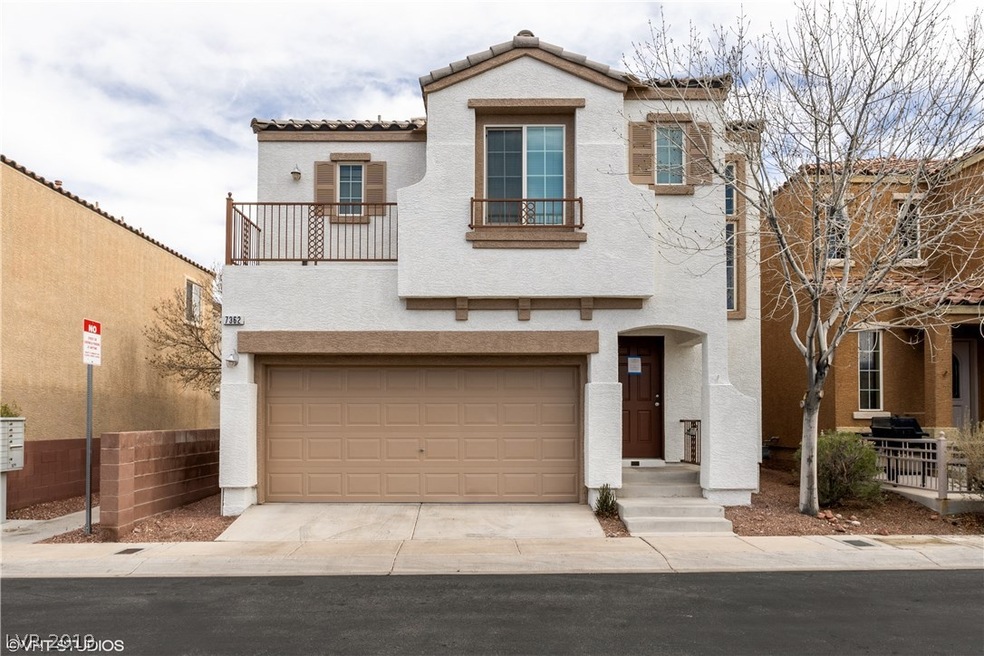 Two Story Home with Mountain Views!