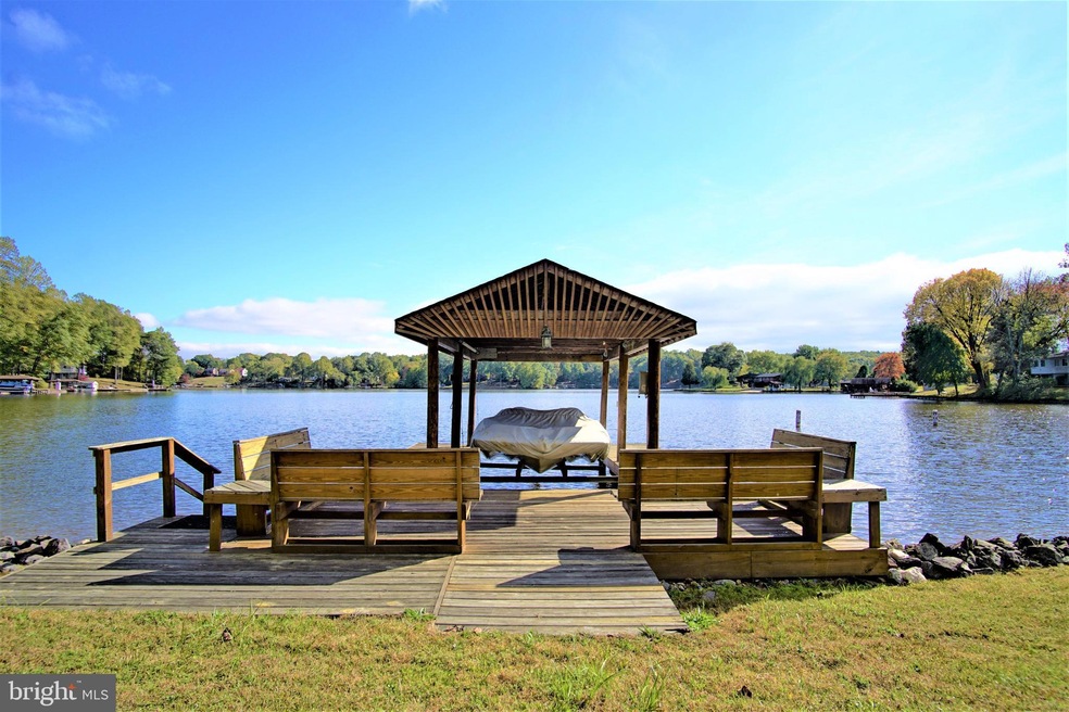 1443 N Lakeshore Dr, Louisa, VA 23093 - photo 1