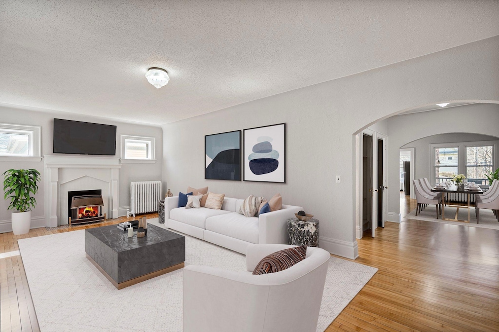 Living room - Beautiful southern exposure lighted home (Virtually staged)