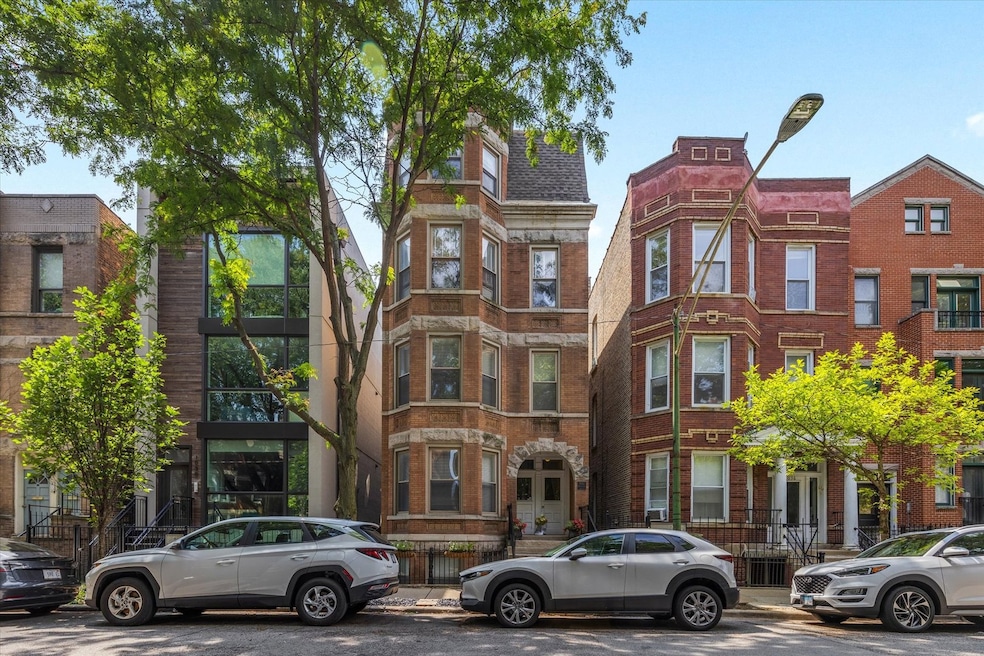 Welcome to 1032 N. Marshfield Ave Chicago.