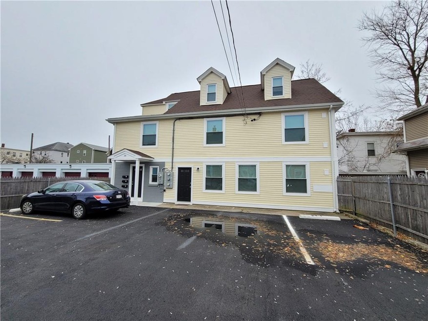 39 Benefit St unit 1, Pawtucket, RI 02861 - photo 1