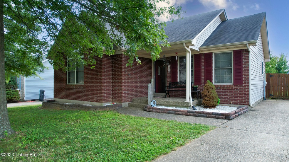 135 Aulbern Dr W, Mount Washington, KY 40047 - photo 1