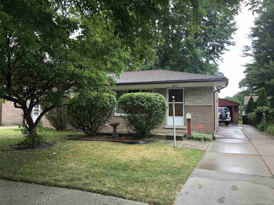 30753 Mayflower St, Roseville, MI 48066 - photo 1