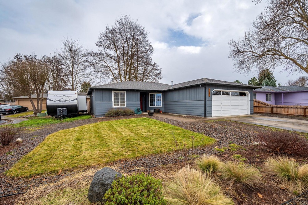 1292 Glengrove Ave, Central Point, OR 97502 - photo 1