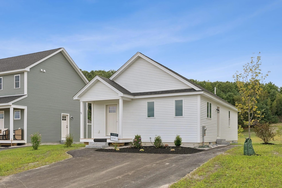 5 Feldspar Ln unit 3, Cumberland, ME 04021 - photo 1