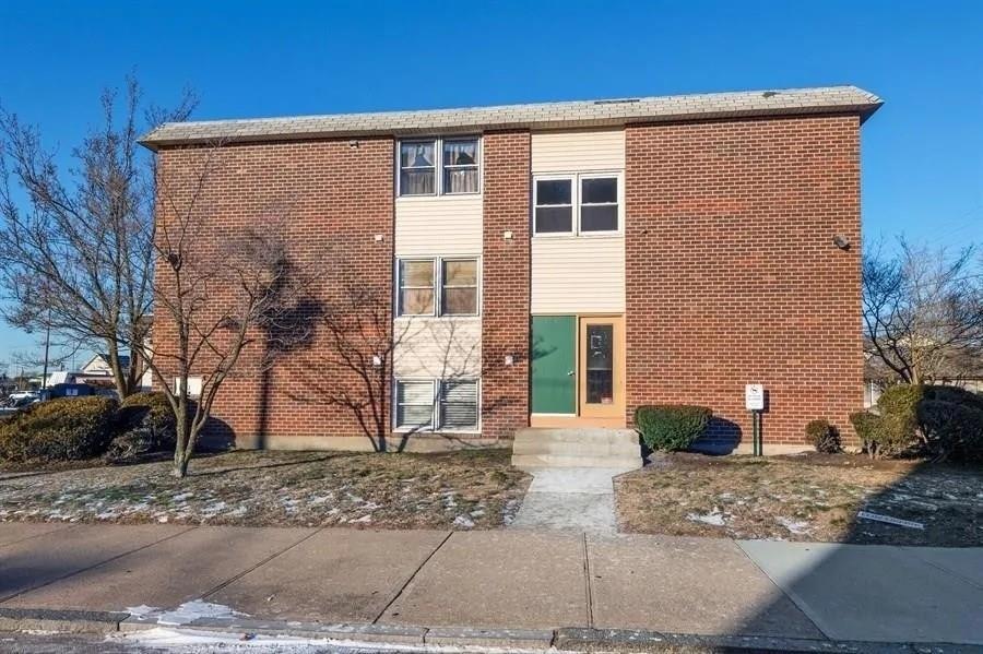 76 Park St unit 12, Pawtucket, RI 02860 - photo 1