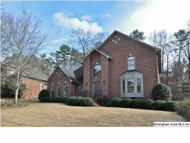 Lovely home sitting on great private lot!
