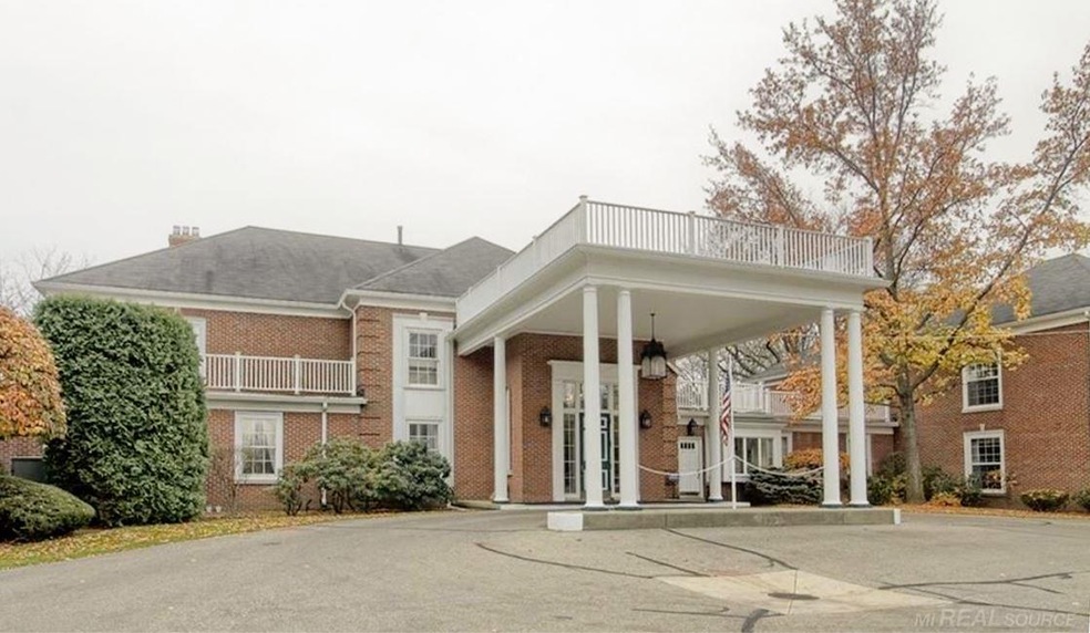 17111 E Jefferson #25, Grosse Pointe, MI 48230 - photo 1
