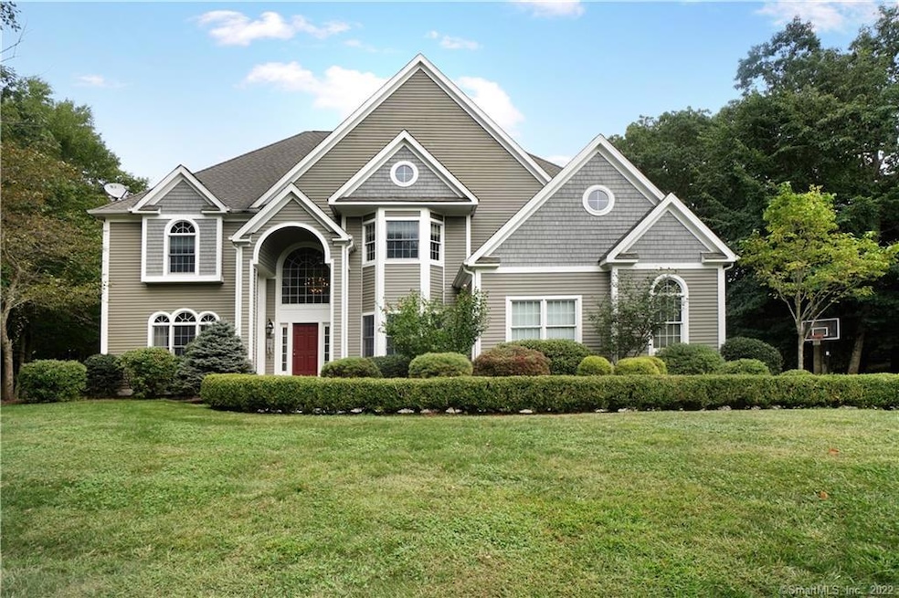 26 Canterbury Ln, Sandy Hook, CT 06482 - photo 1