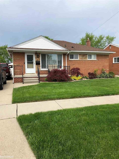 26231 Janet Ct, Roseville, MI 48066 - photo 1