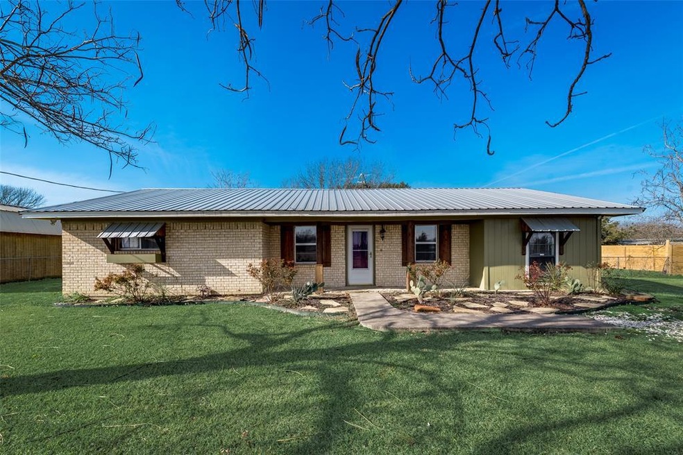 104 Buchanan Blvd, Corsicana, TX 75110 - photo 1