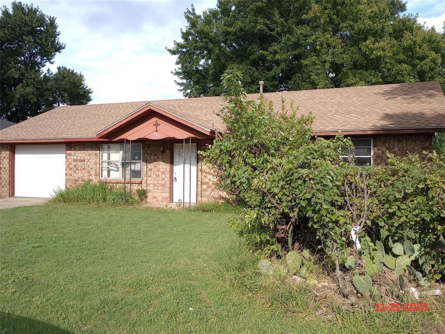 505 S Weigle Ave, Watonga, OK 73772 - photo 1