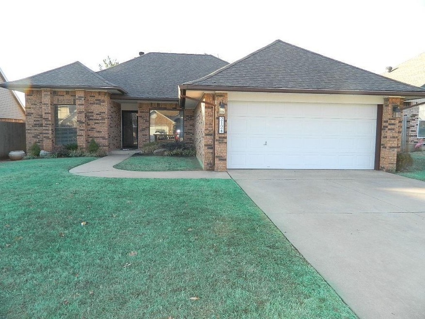 2124 NE 9th St, Moore, OK 73160 - photo 1