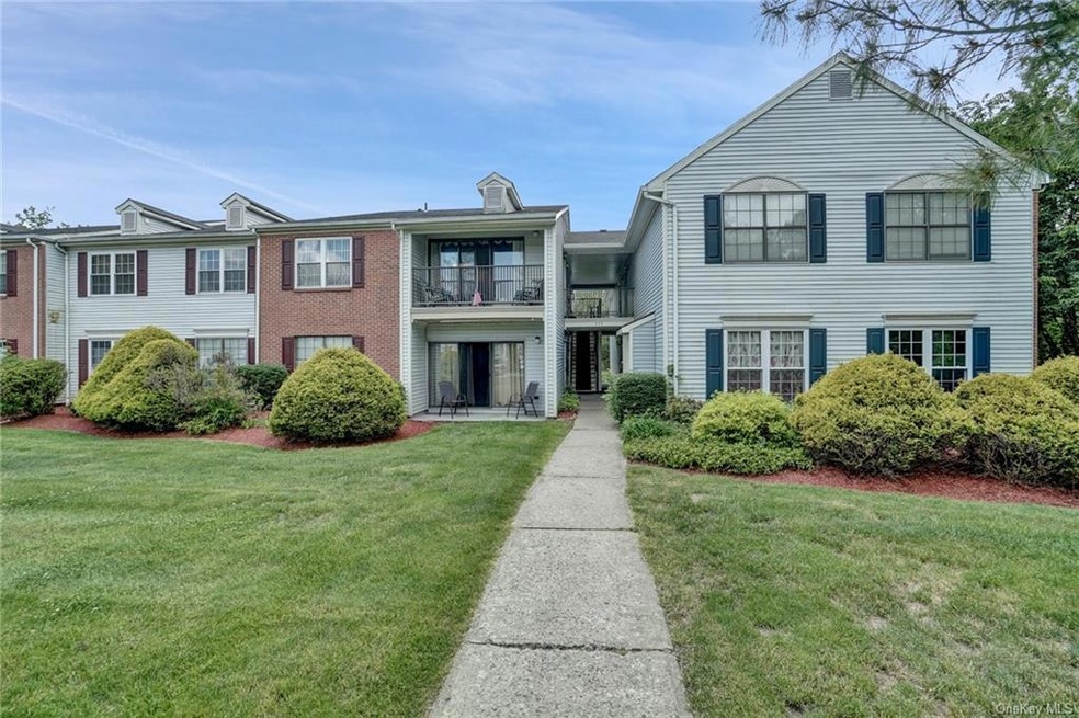 111 Cartwheel Ct unit 18, Washingtonville, NY 10992 - photo 1