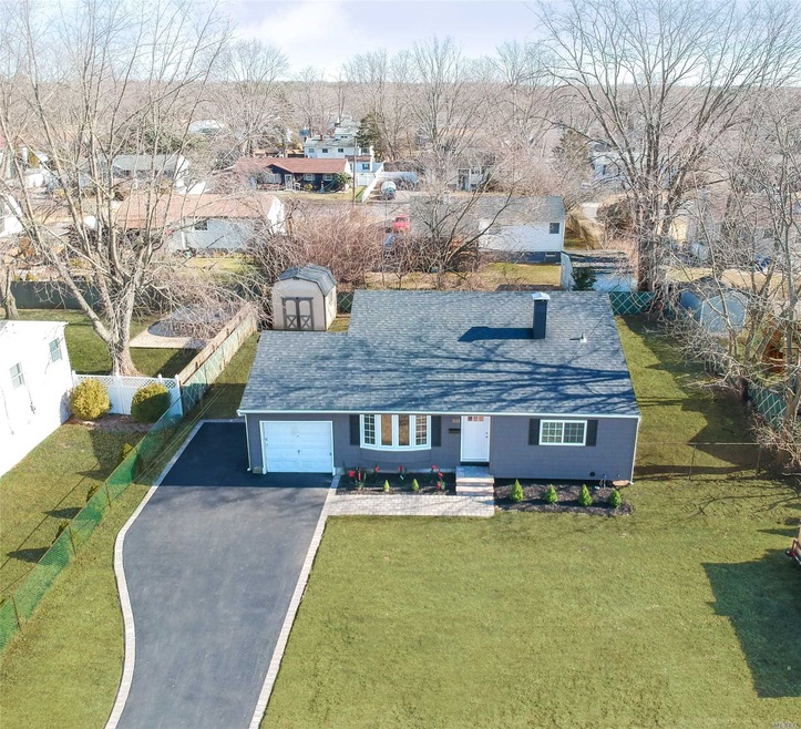 3115 Falcon Ave, Medford, NY 11763 - photo 1