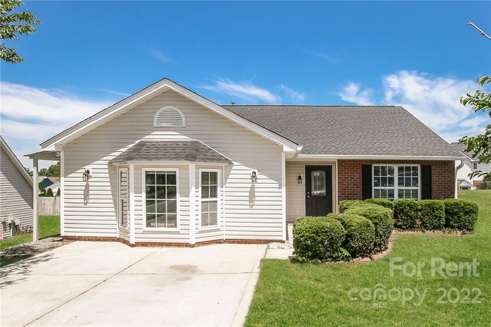 942 Faye St, Statesville, NC 28677 - photo 1