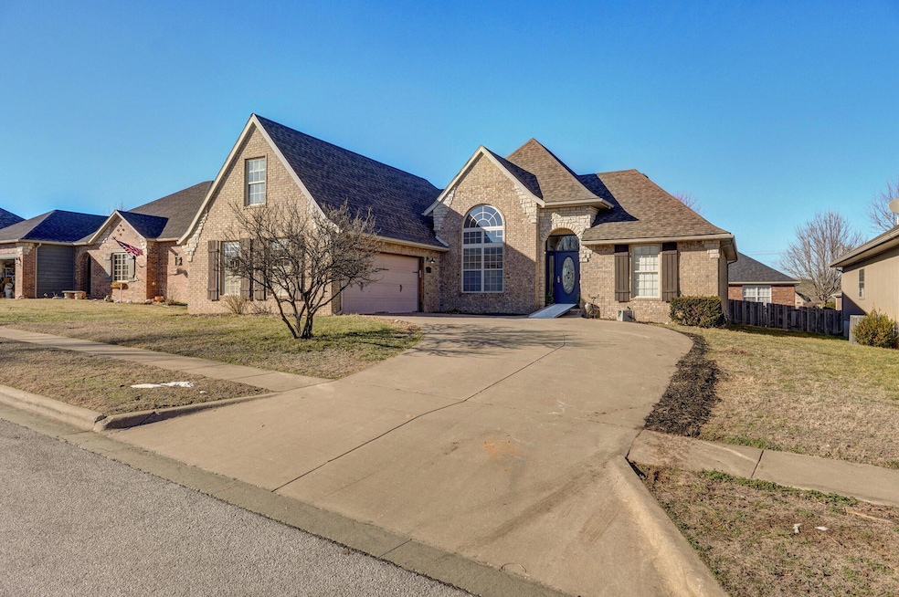 1125 Gretchen St, Nixa, MO 65714 - photo 1