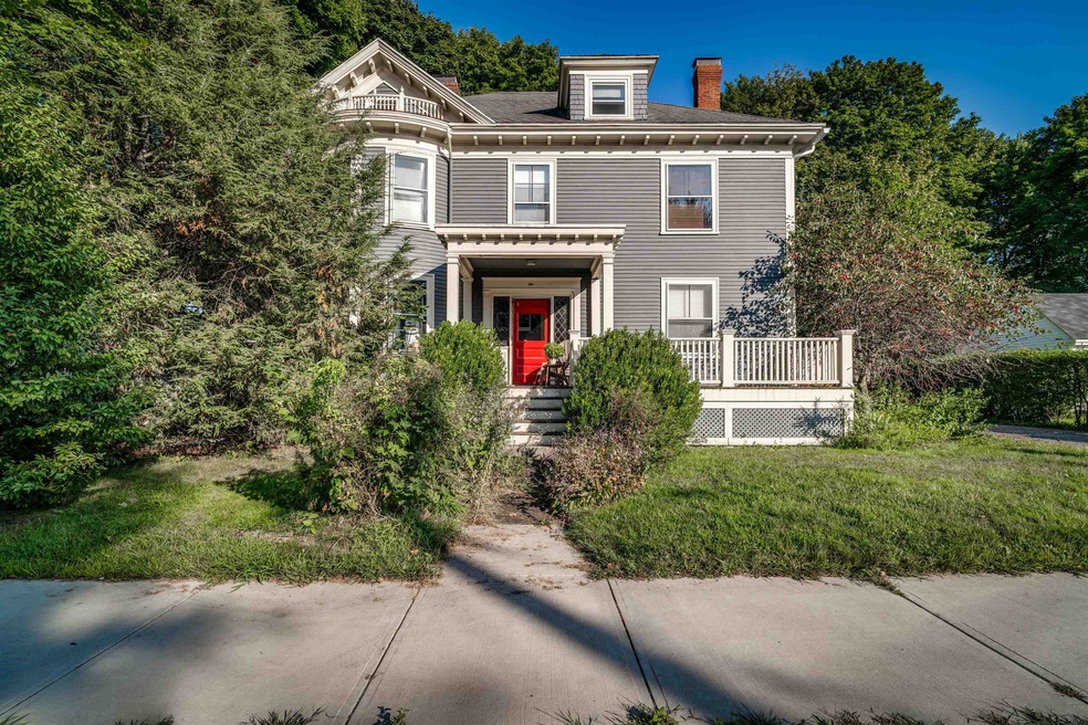 921 Middle St unit 2, Portsmouth, NH 03801 - photo 1