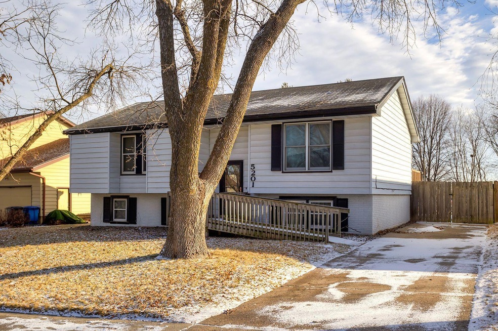 5201 SE 9th St, Des Moines, IA 50315 - photo 1