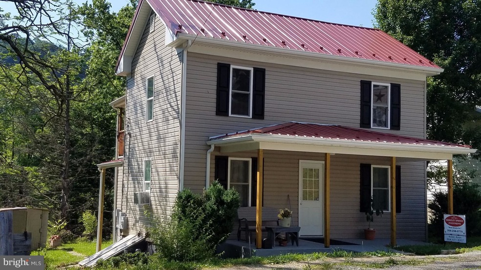 164 S Laurel Ave, Berkeley Springs, WV 25411 - photo 1