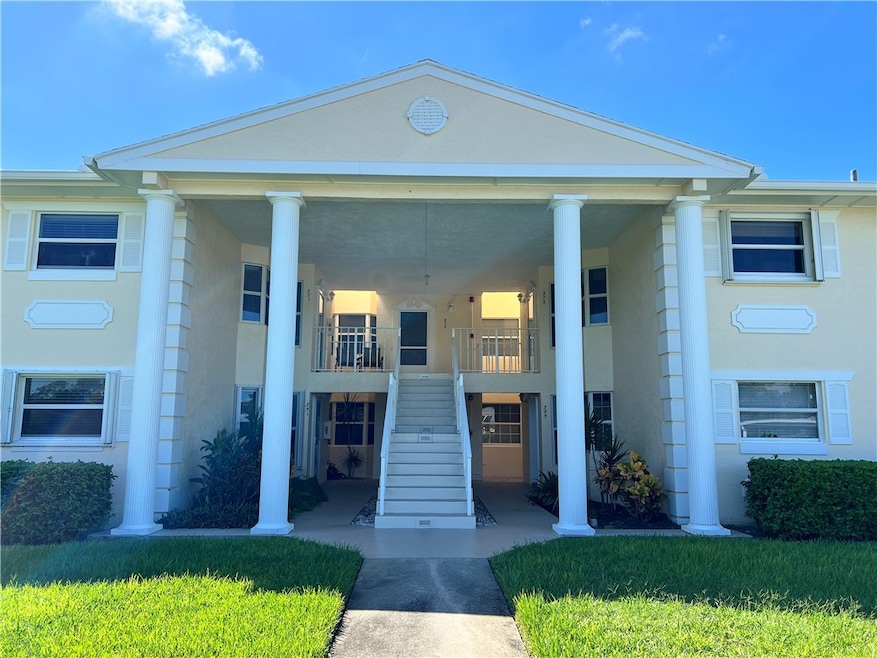 373 N Grove Isle Cir, Vero Beach, FL 32962 - photo 1