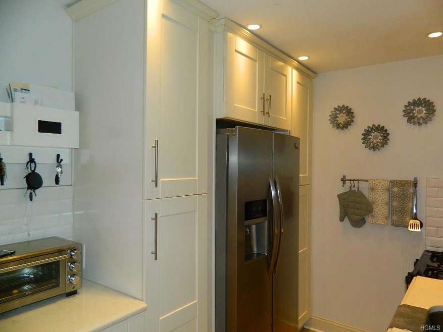 Hudson View unit 3M, Yonkers, NY 10701 - photo 1