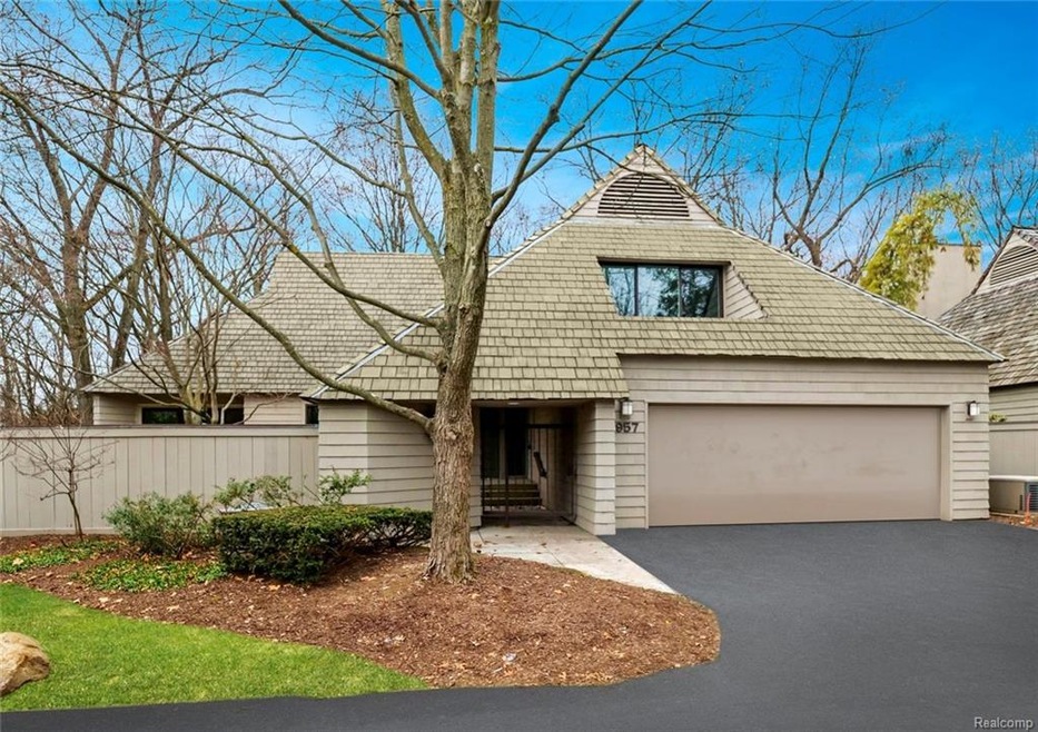 957BloomfieldWoodsFrontFinalExterior.jpg