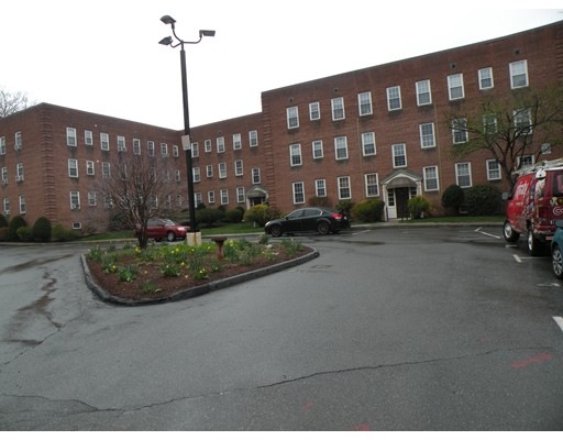 29 Englewood Ave unit 4, Brookline, MA 02445 - photo 1