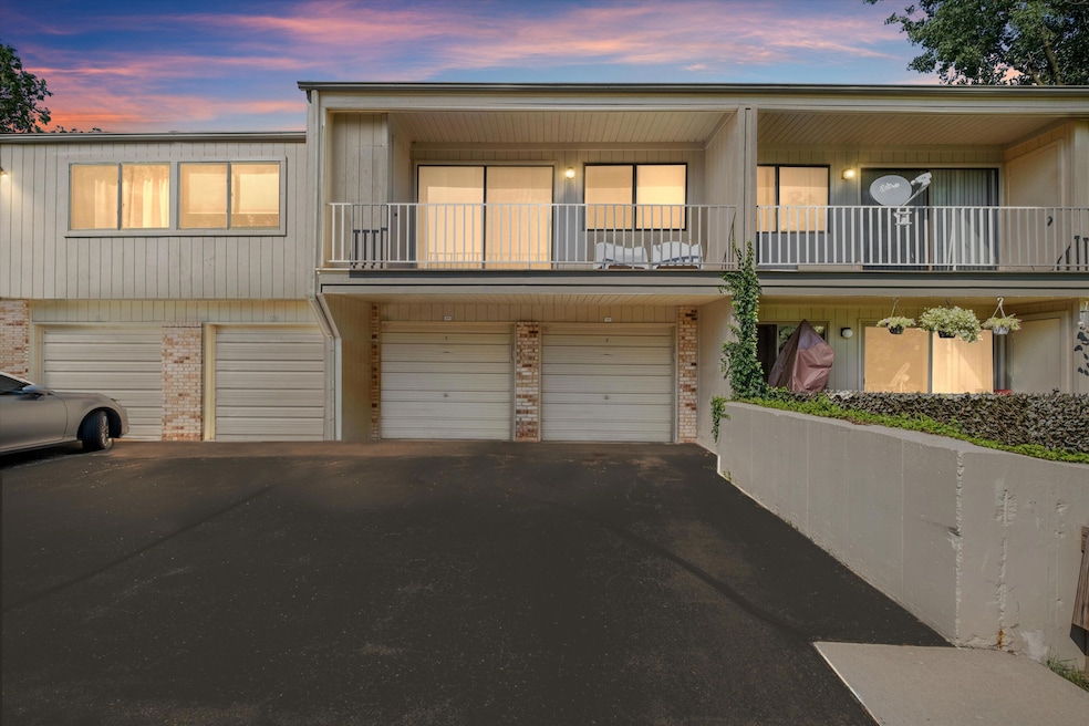 01-3895.MZ Lone Pine Rd Unit 302 West Bl