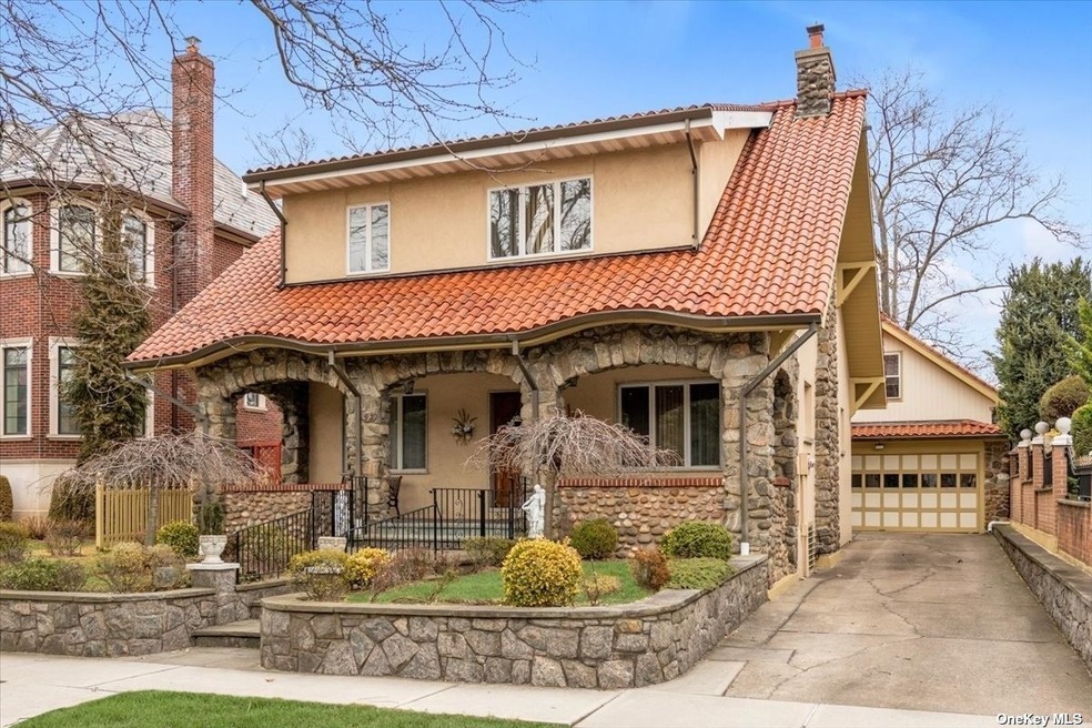 92 Parsons Blvd, Whitestone, NY 11357 - photo 1